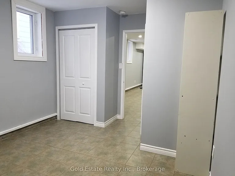 426 Langlois Ave #BASEMENT — Photo 8