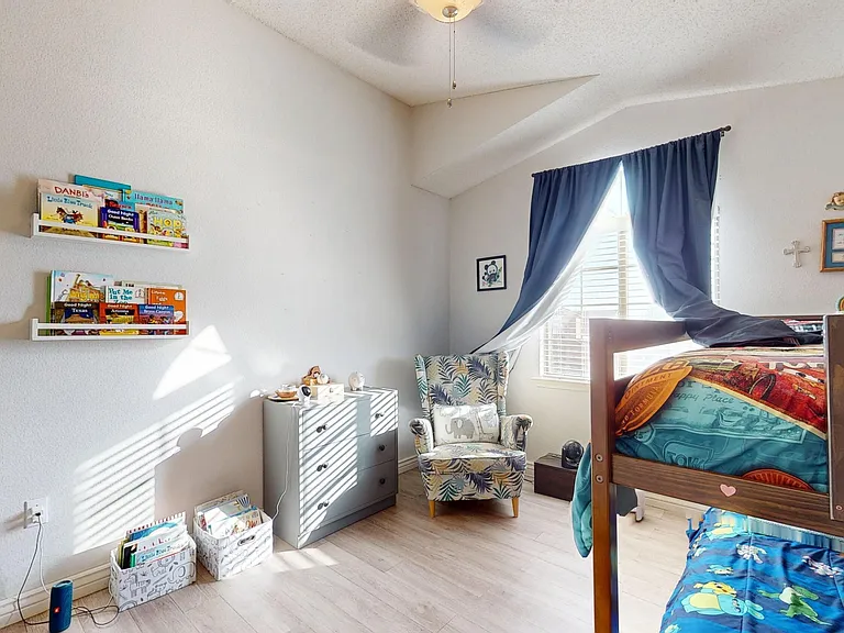 3249 Emerald Point Dr — Photo 31