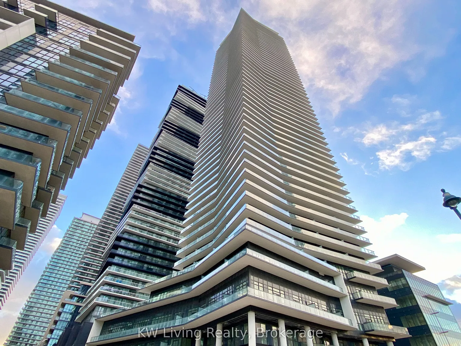 Water's Edge Condos — Photo 2