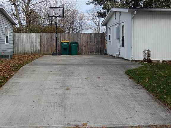 3rd image of 309 Prentice Dr