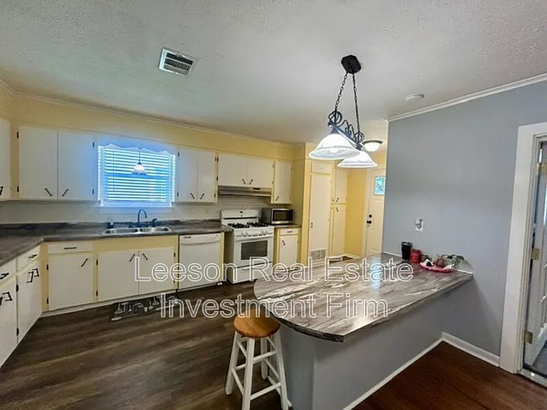 122 E Dalzell St — Photo 7