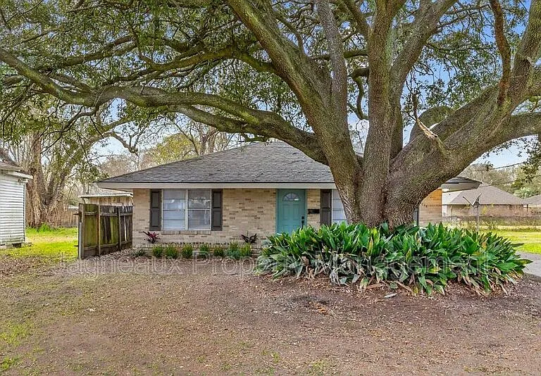 2518 Ernest St — Photo 1