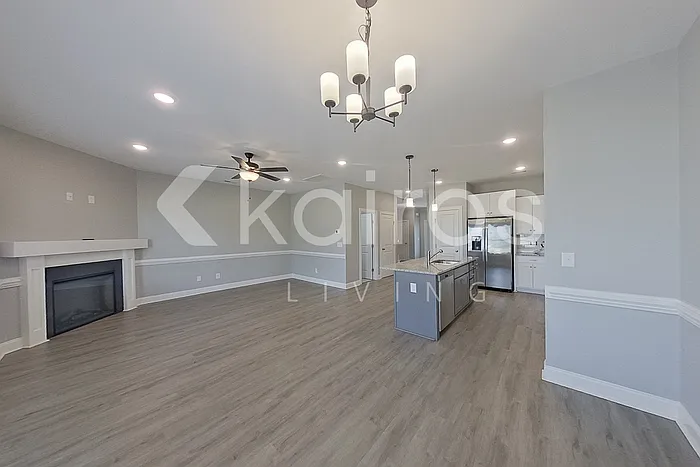 3704 Oak Leaf Way #E — Photo 3