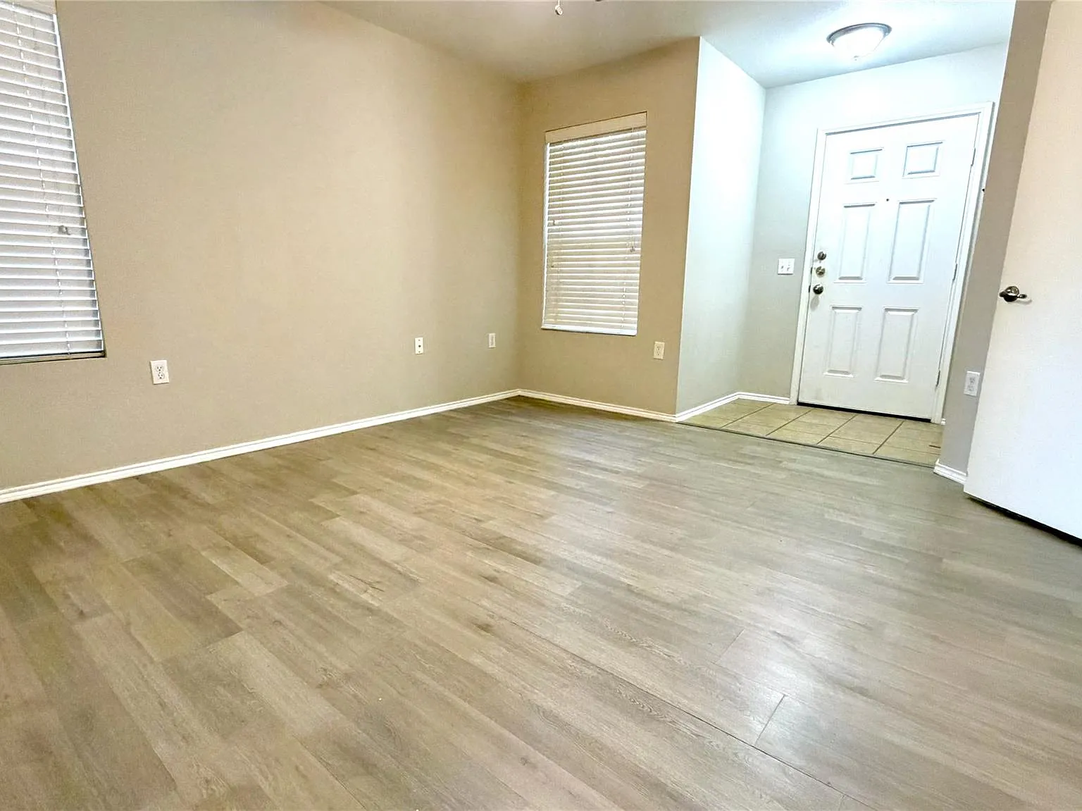 3 bed, 2.0 bath, 1341 sqft, $1,795 — Photo 2