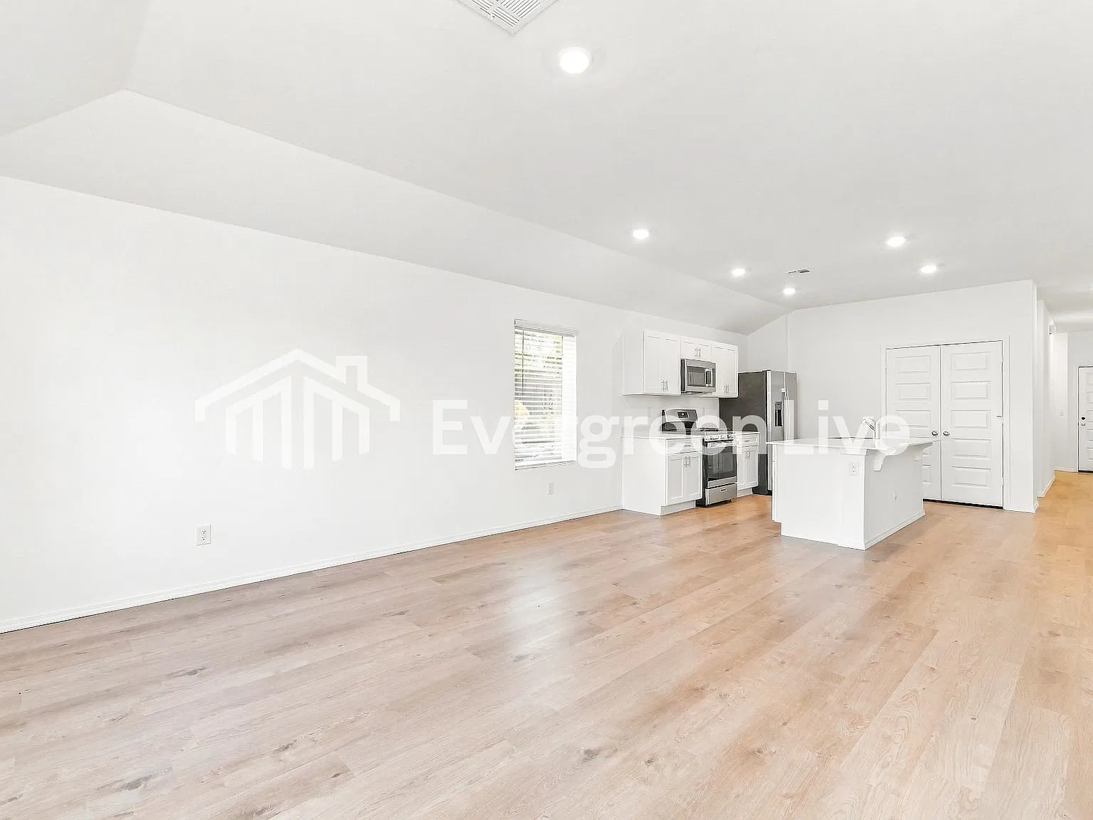 4 bed, 2.0 bath, 1459 sqft, $1,605 — Photo 3