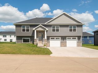 310 Solomia Ct, Peosta, IA 52068