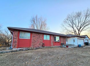 2331 NE 35th St, Topeka, KS 66617