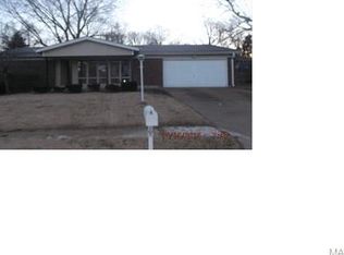 12724 Stoneridge Dr, Florissant, MO 63033