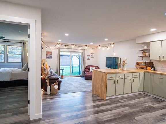3rd image of 1138 W Cecil St #1138