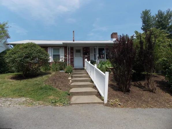 95 Hartford St, Westover, WV 26501