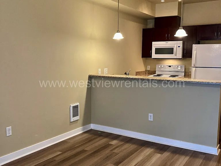200 E Maple St — Photo 484