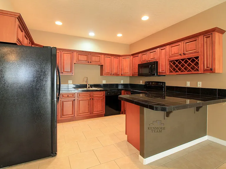 114 S Tweedt Pl — Photo 2