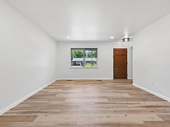 5th image of 1224 S Broadway St