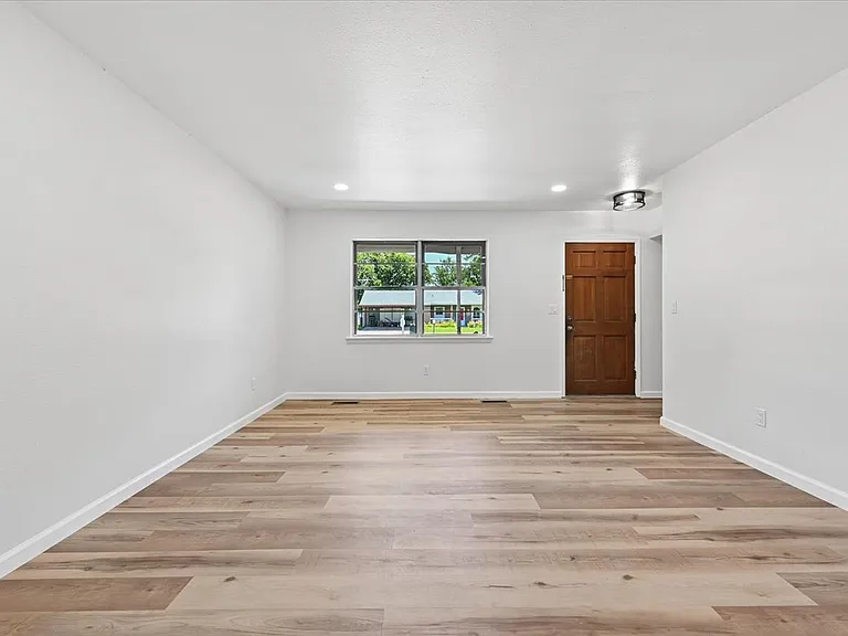 1224 S Broadway St — Photo 5