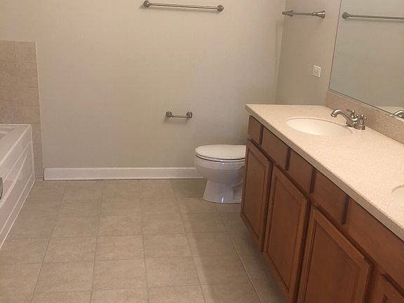 3rd image of 9350 Skokie Blvd Unit 304