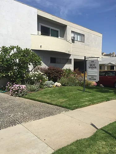 1502 Wellesley Ave Photo 1
