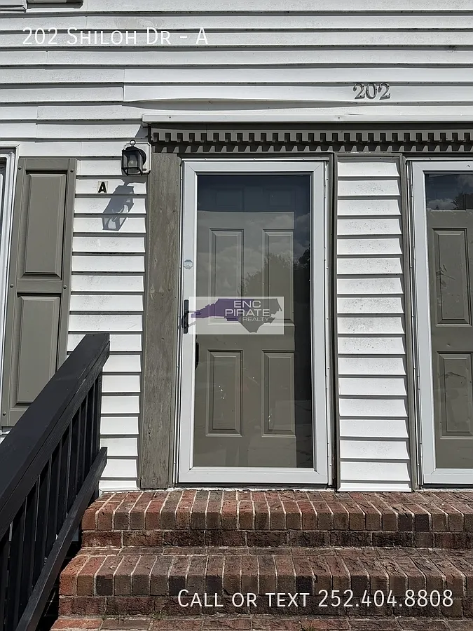2 bed, 1.5 bath, $1,100 — Photo 2