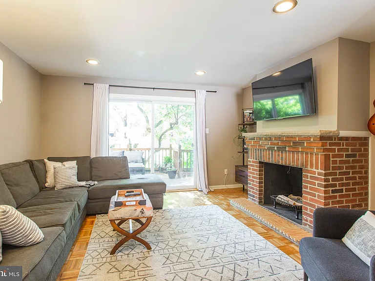 509 S 5th St — Photo 17