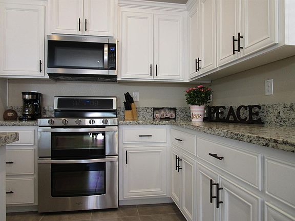 3rd image of 4421 Bonneville Cir