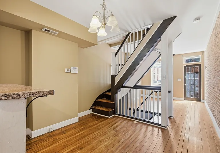 1214 Marshall St — Photo 5