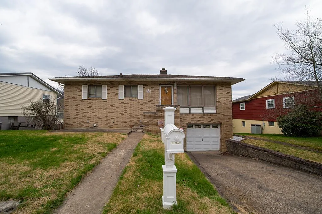 111 Fernwood Ave. photo 1