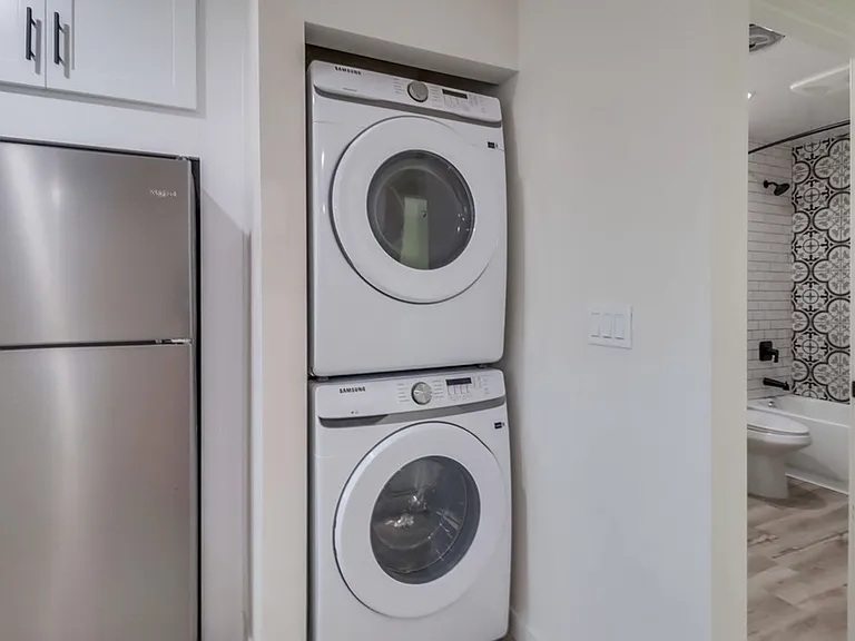 1468 Hornblend Street — Photo 3