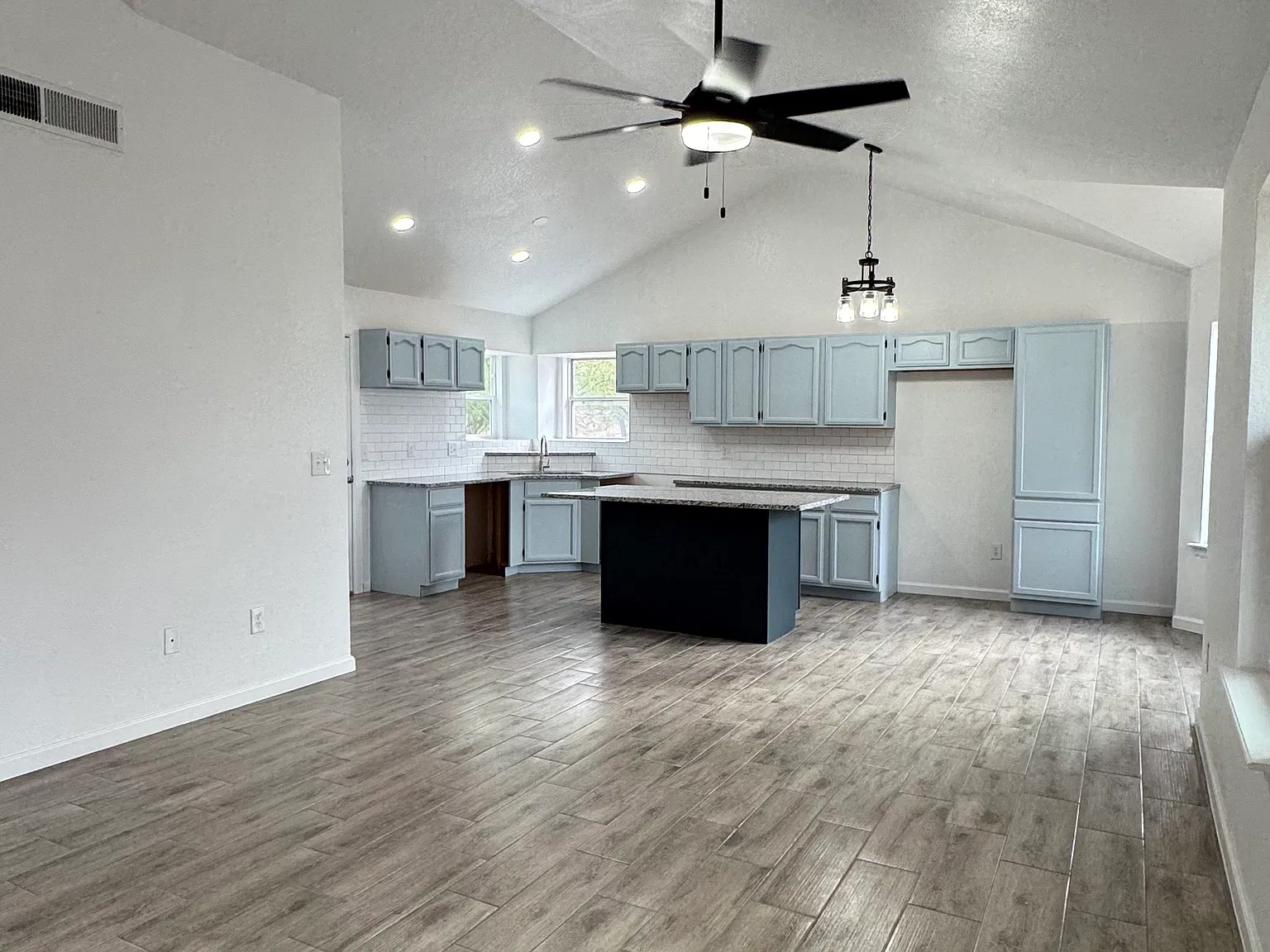 4 bed, 1361 sqft, $1,500 — Photo 2