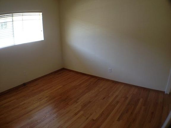 3rd image of 355 Everett Ave