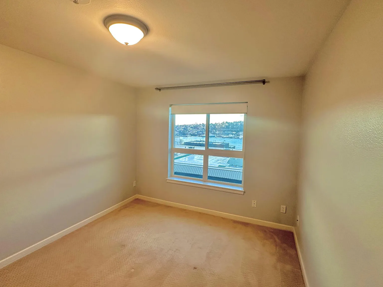 1 bed, 634 sqft, $2,050 — Photo 3