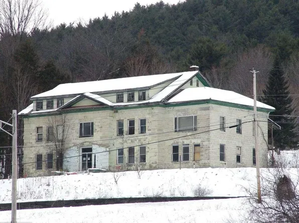 27 Hospital Rd, Mineville, NY 12956