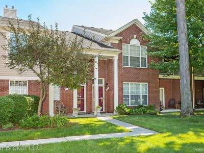 1651 Deepwood Cir, Rochester, MI, 48307