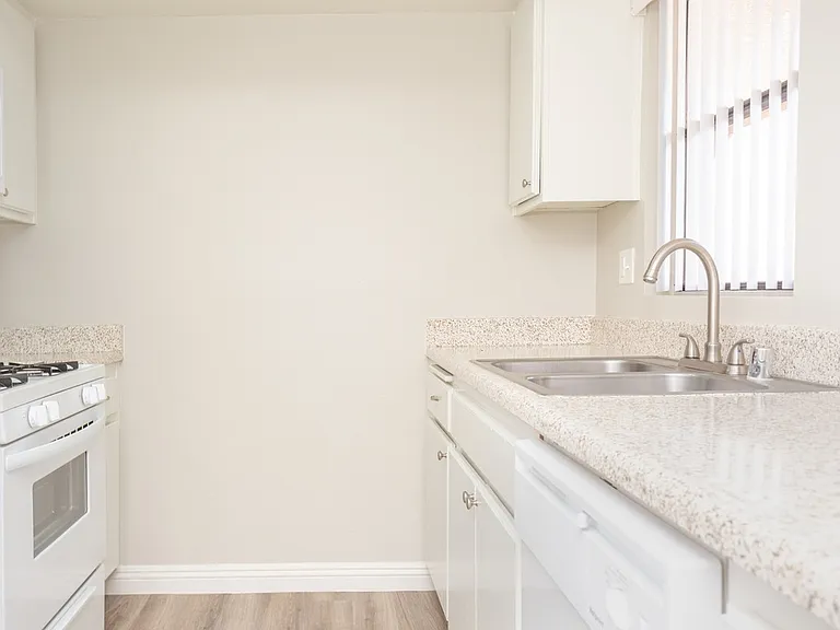 Stonewood Apartments — Photo 10