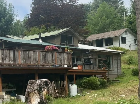 67535 N Bay Rd, North Bend, OR 97459