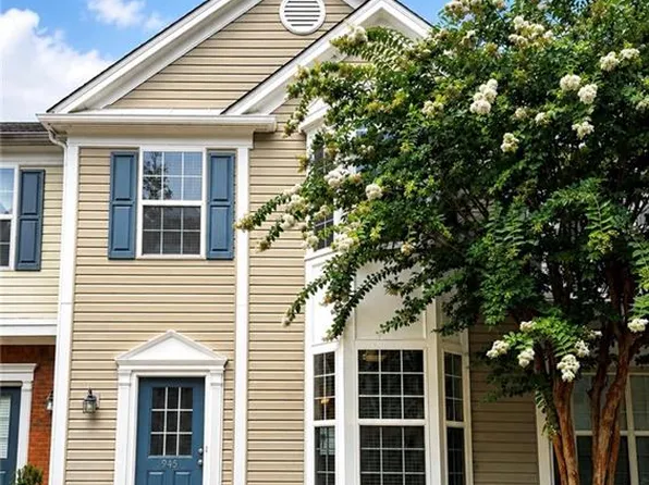 945 Prestwyck Ct, Alpharetta, GA 30004