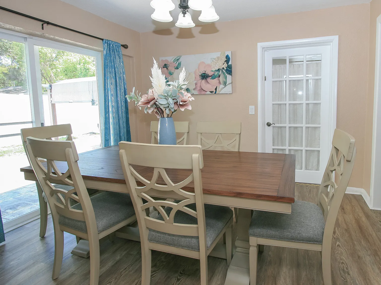 55 Velma Dr W — Photo 4