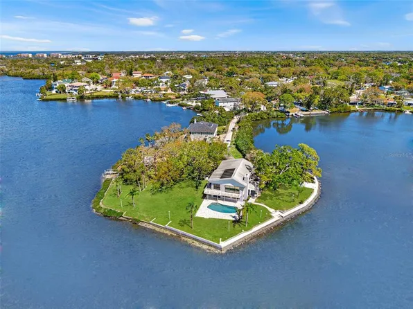 7049 Peninsular Dr, New Port Richey, FL 34652