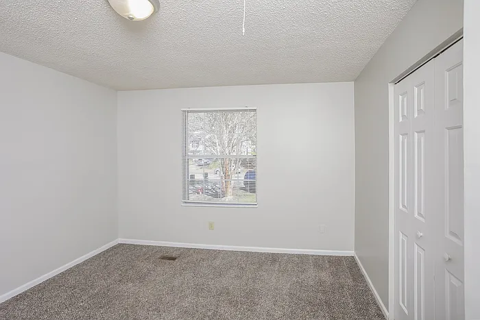 206 Valeworth Dr — Photo 7