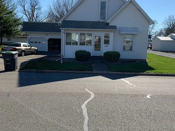 507 E 11th St, Rushville, IN 46173