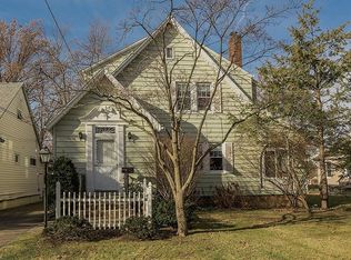 1658 Sunview Rd, Lyndhurst, OH 44124