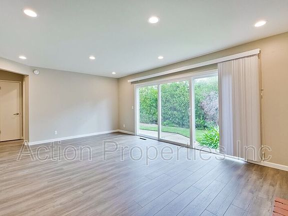 5th image of 10404 Vista Dr #B