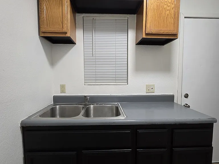 1442 Alamitos Ave #C — Photo 6