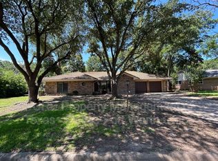 8913 Sirocka Dr, Benbrook, TX 76116