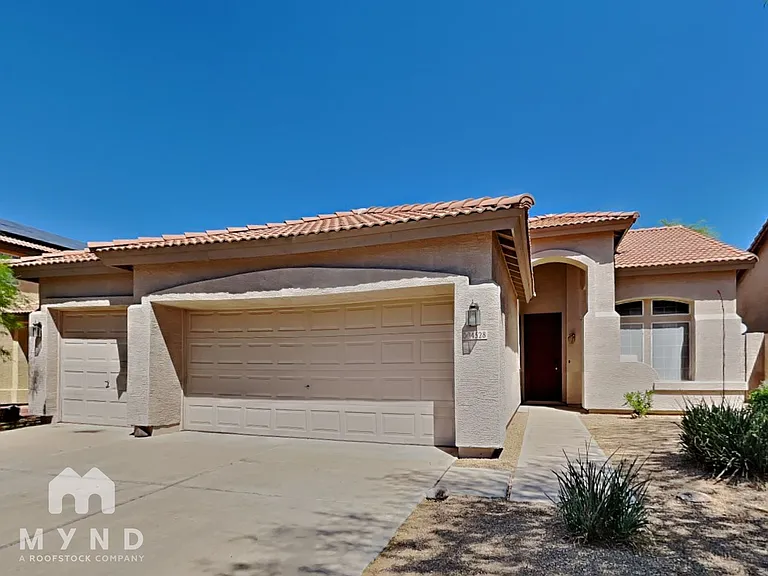 4528 E Rowel Rd — Photo 1