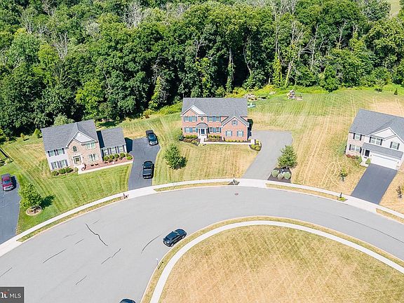 5th image of 122 Wrenfield Ln