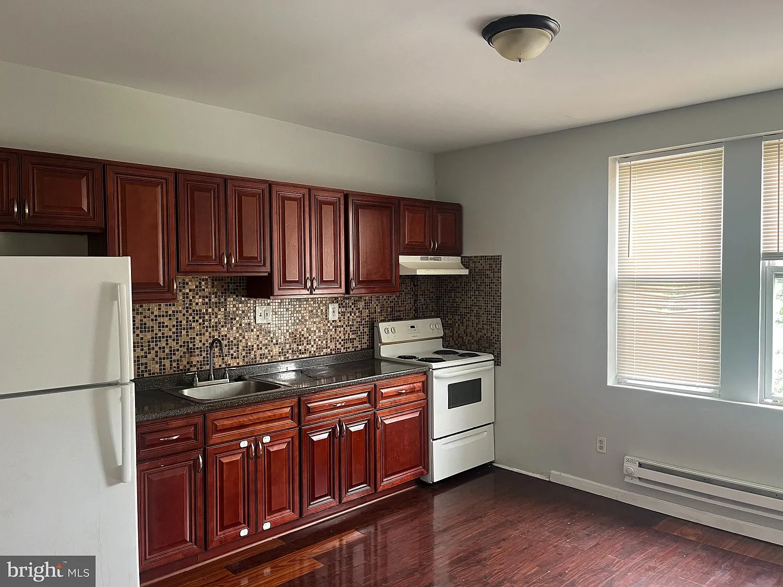 2 bed, 1.0 bath, 600 sqft, $1,050 — Photo 3