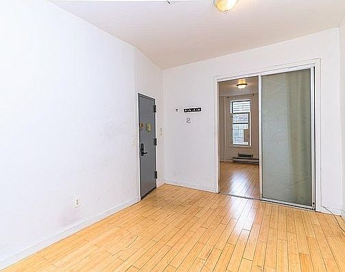 4th image of 297 Troutman St #5U