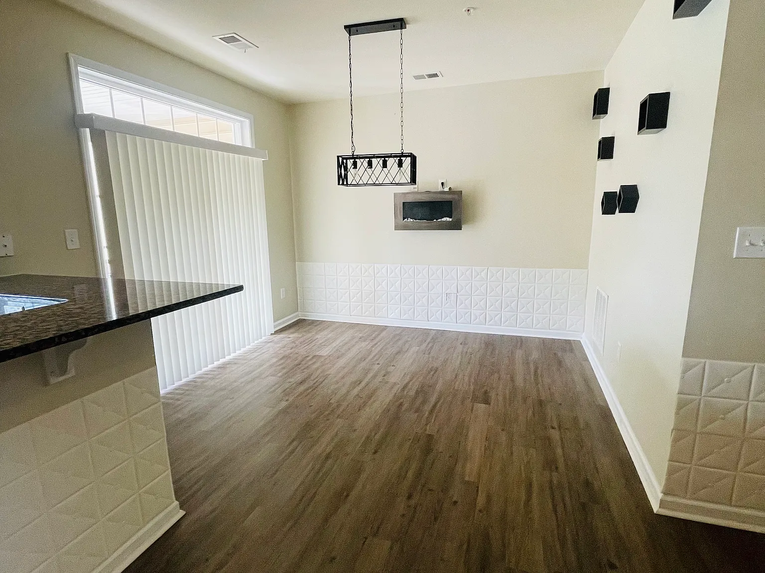 3 bed, 2.5 bath, 2776 sqft, $3,200 — Photo 3