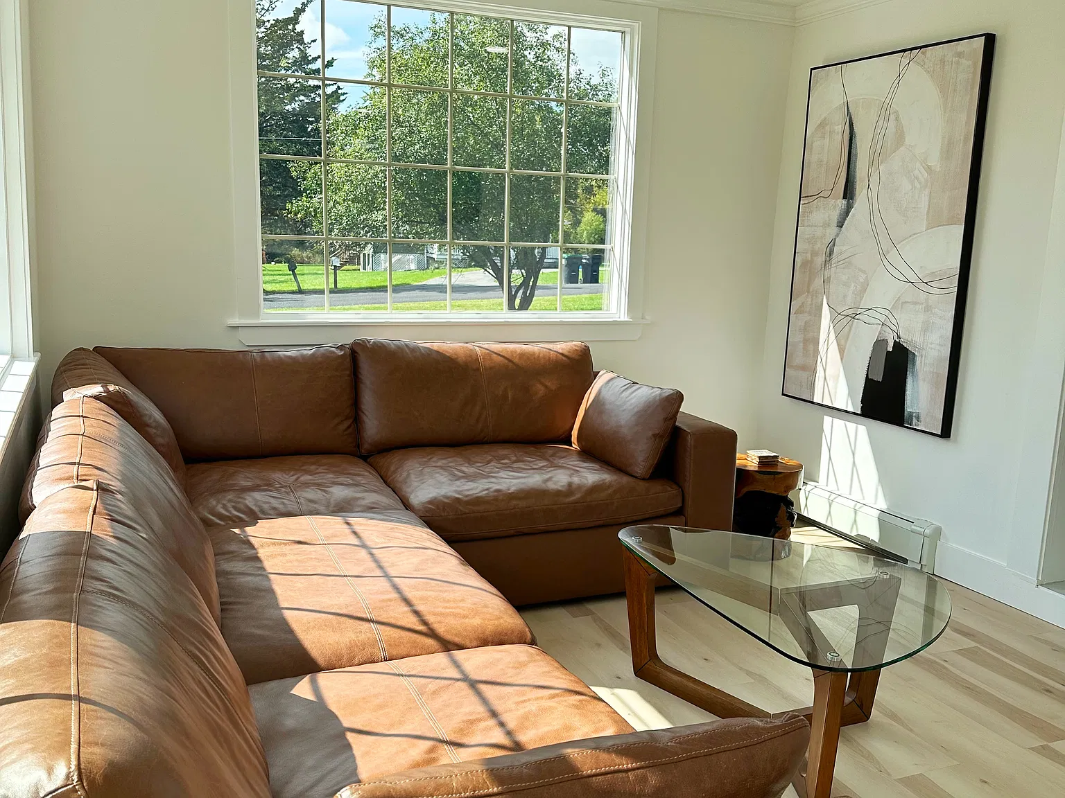 3 bed, 1.5 bath, 1800 sqft, $3,950 — Photo 3