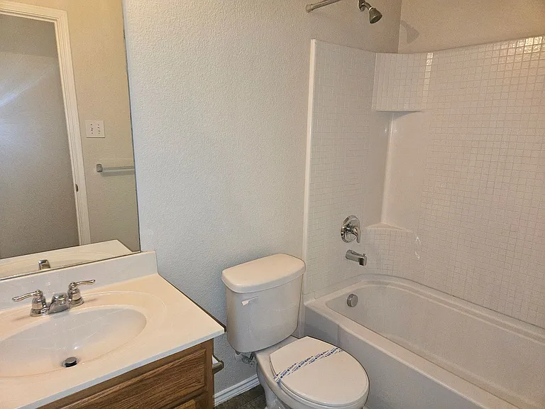 2404 Clairborne Dr — Photo 13