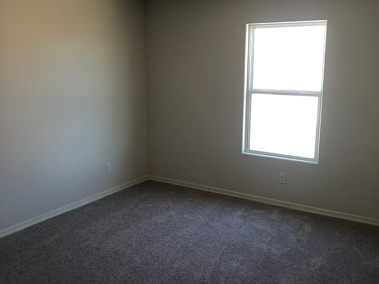 1628 Paige Dr — Photo 3